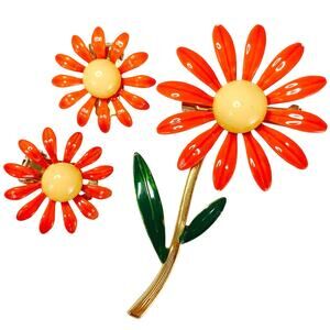 VTG 1960s Enamel Daisy Brooch Earrings Set Mod Flower Power Cheerful Playful